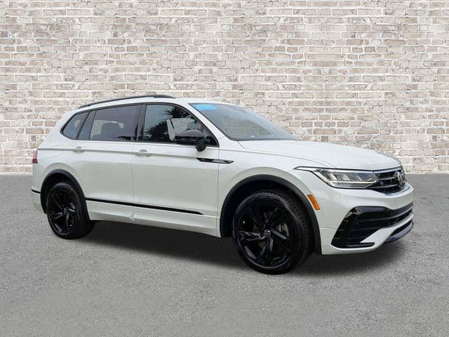 2023 Volkswagen Tiguan SE R-Line Black — photo 1 of 30