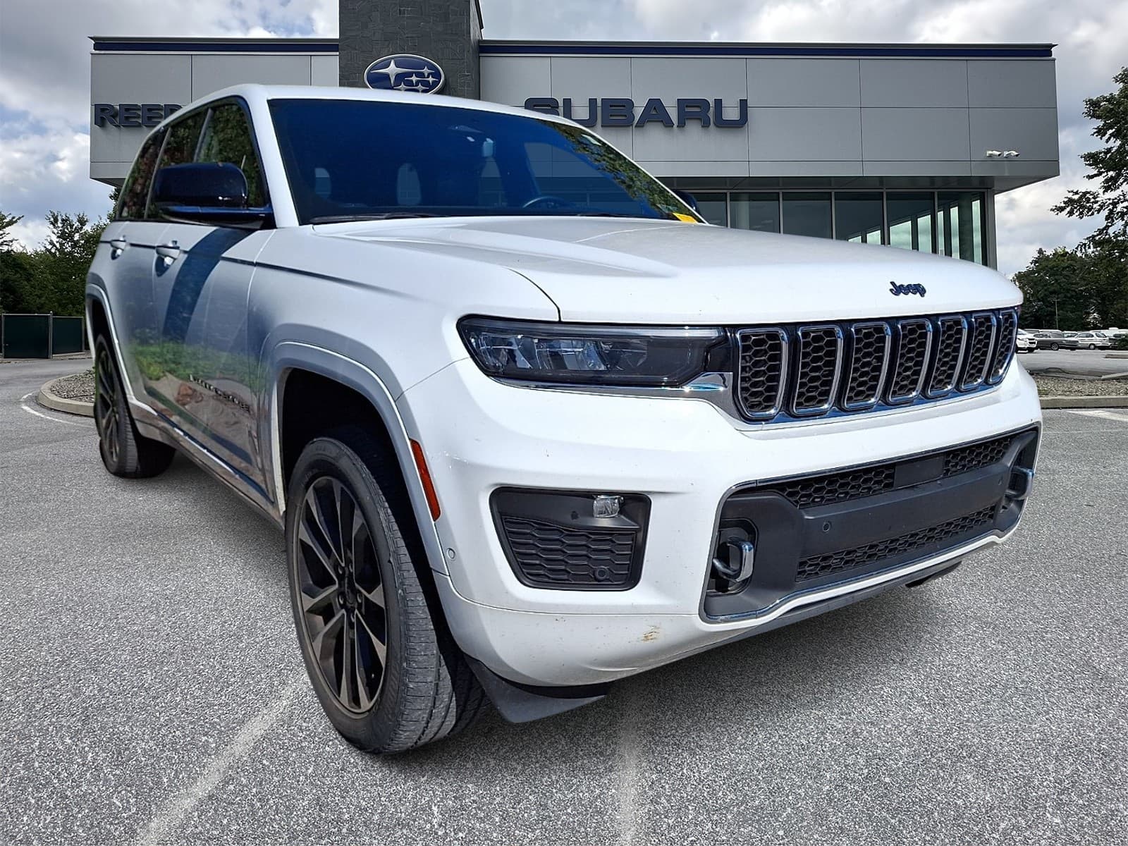 2022 Jeep Grand Cherokee Overland — photo 1 of 5