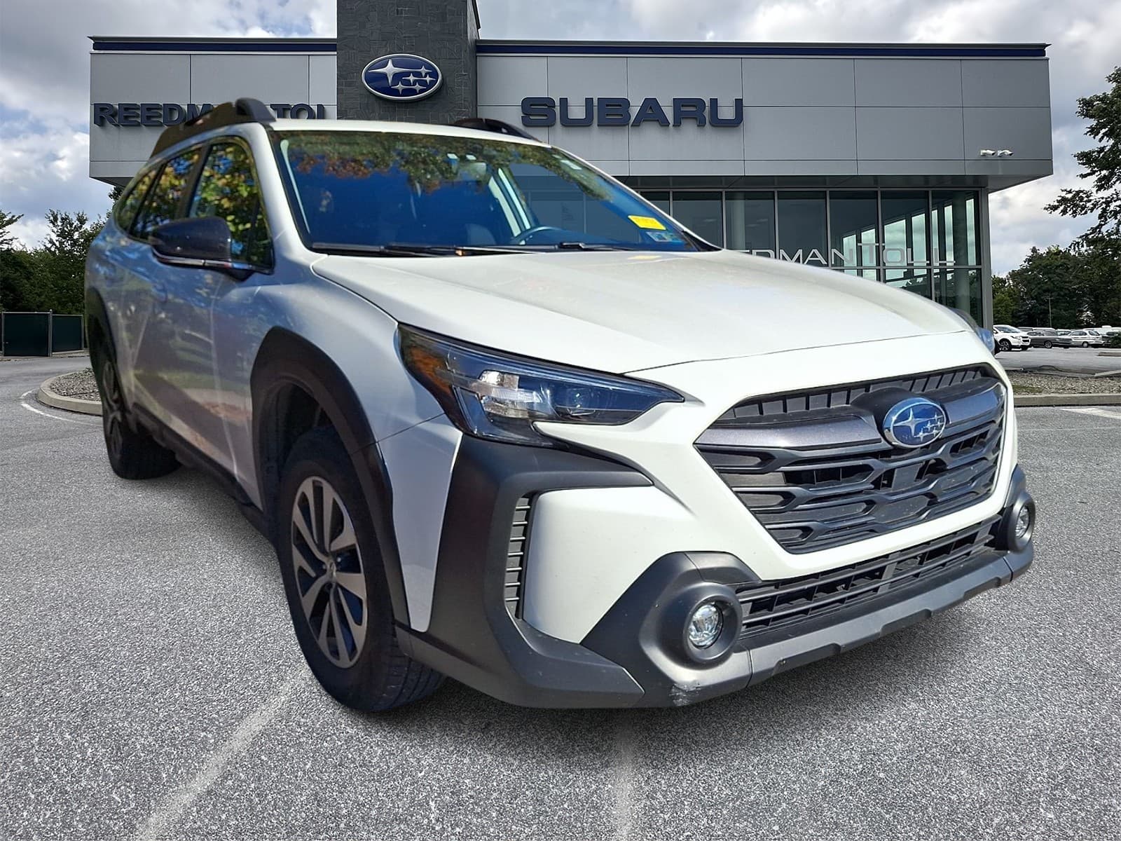 2025 Subaru Outback Premium — photo 1 of 5