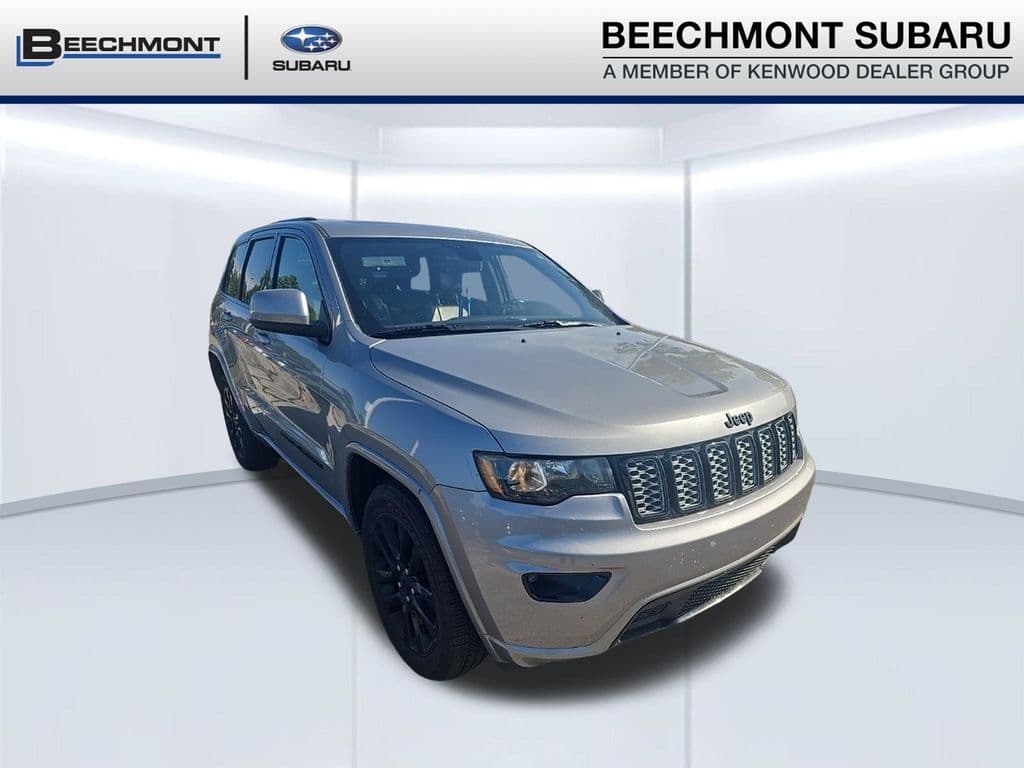 2018 Jeep Grand Cherokee Altitude — photo 1 of 15