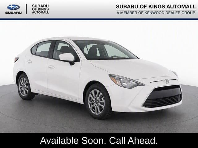 2017 Toyota Yaris iA Base — photo 1 of 9