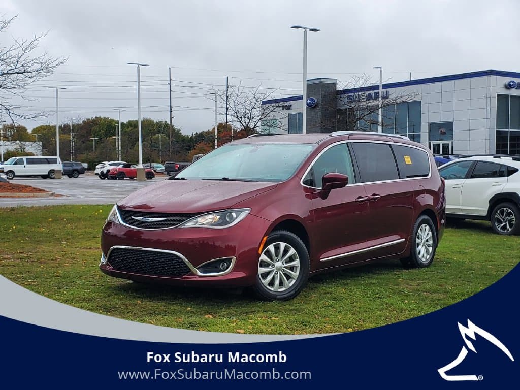 2018 Chrysler Pacifica Touring L — photo 1 of 29