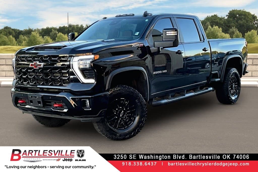 2025 Chevrolet Silverado 2500HD ZR2 — photo 1 of 36