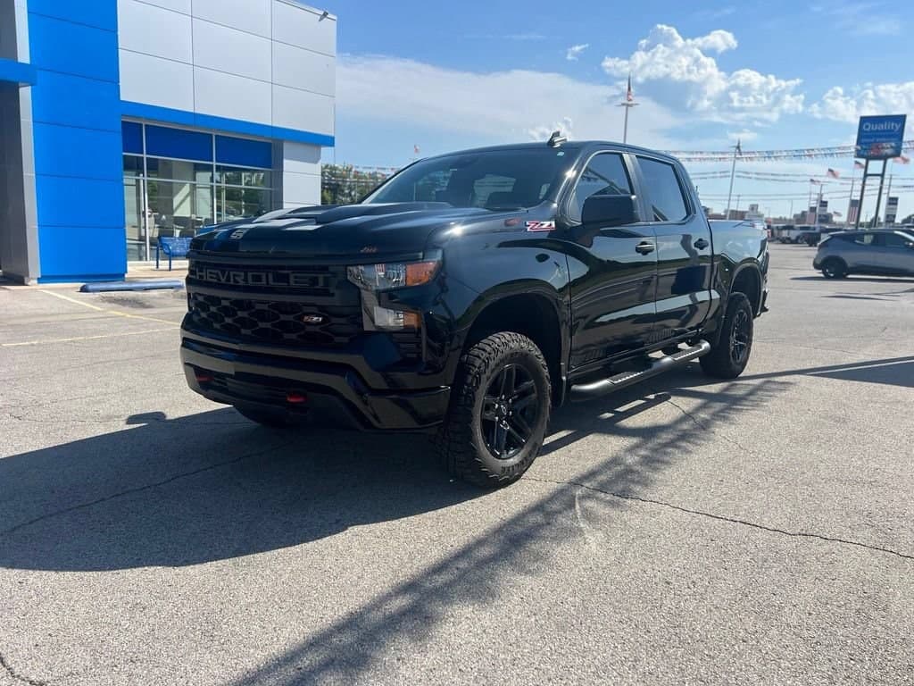 2024 Chevrolet Silverado 1500 Custom Trail Boss — photo 1 of 14