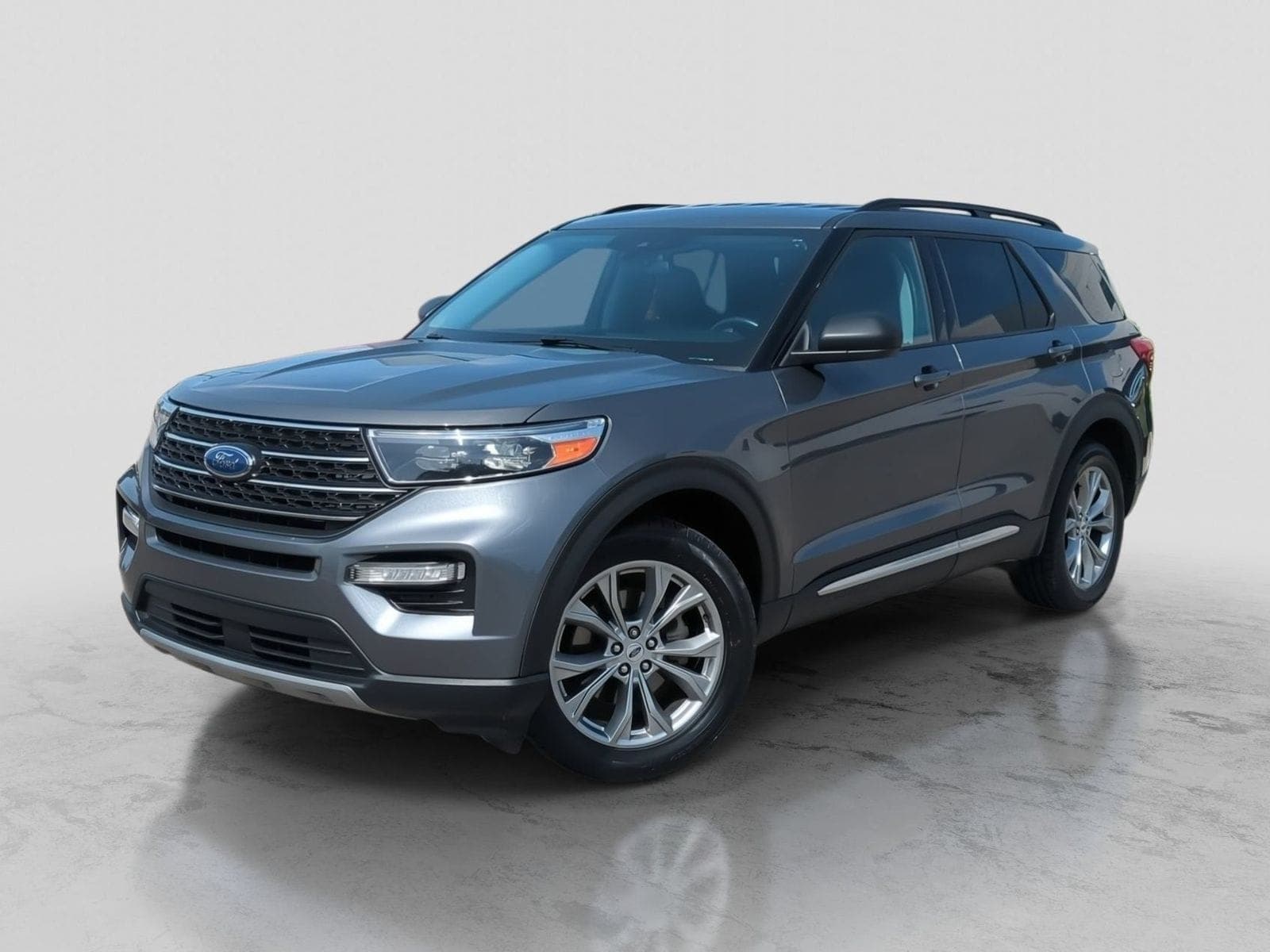 2023 Ford Explorer XLT — photo 1 of 36