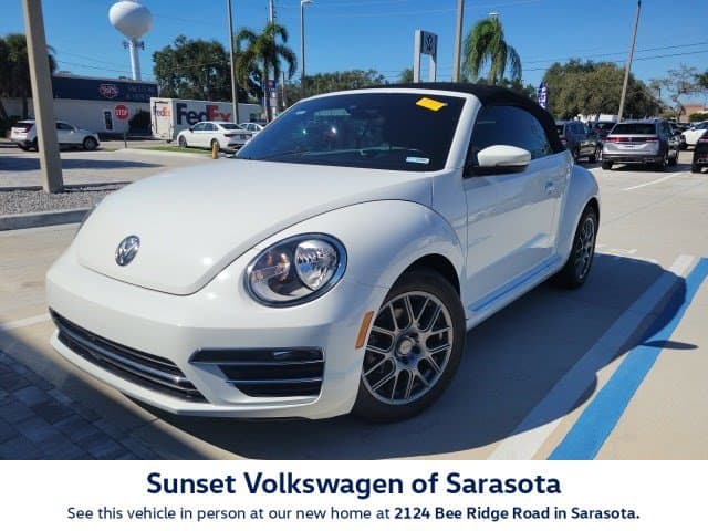 2019 Volkswagen Beetle SE — photo 1 of 9