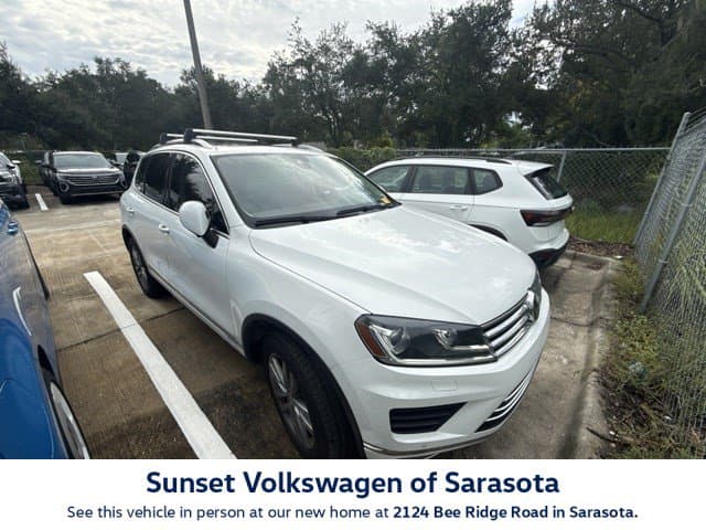 2016 Volkswagen Touareg Lux — photo 1 of 5