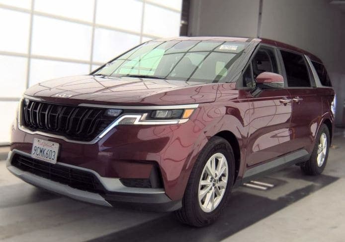 2023 Kia Carnival LX — photo 1 of 6