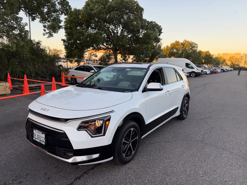 2024 Kia Niro SX — photo 1 of 5