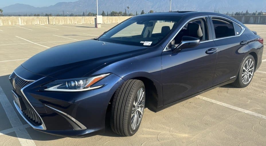 2019 Lexus ES Base — photo 1 of 10