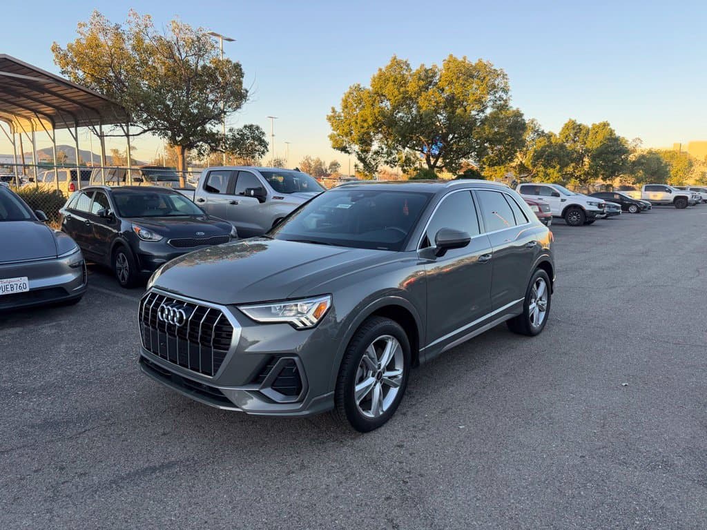 2023 Audi Q3 Base — photo 1 of 5