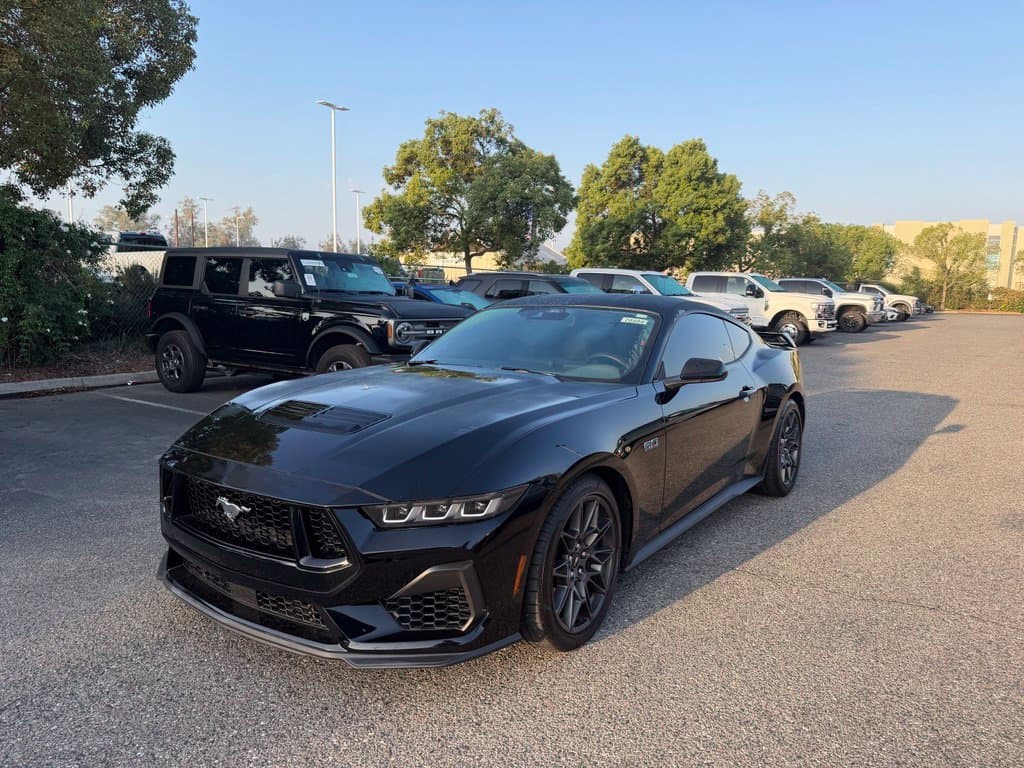 2025 Ford Mustang Base — photo 1 of 5