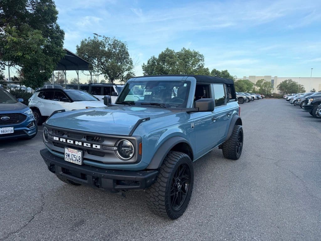 2023 Ford Bronco Base — photo 1 of 5