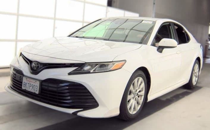 2019 Toyota Camry LE — photo 1 of 4
