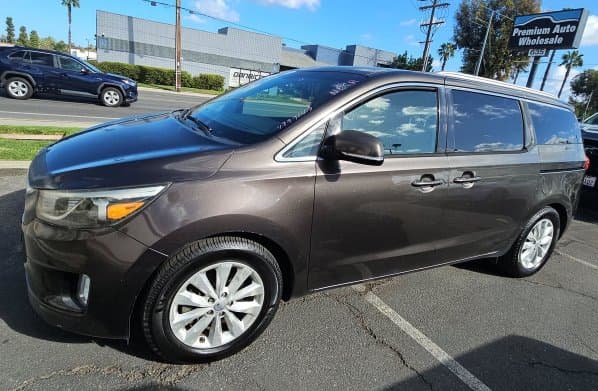 2016 Kia Sedona EX — photo 1 of 7