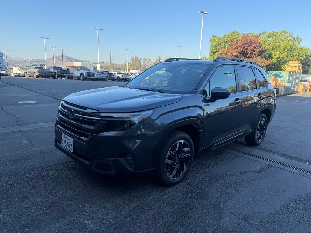 2025 Subaru Forester Limited Hybrid — photo 1 of 5