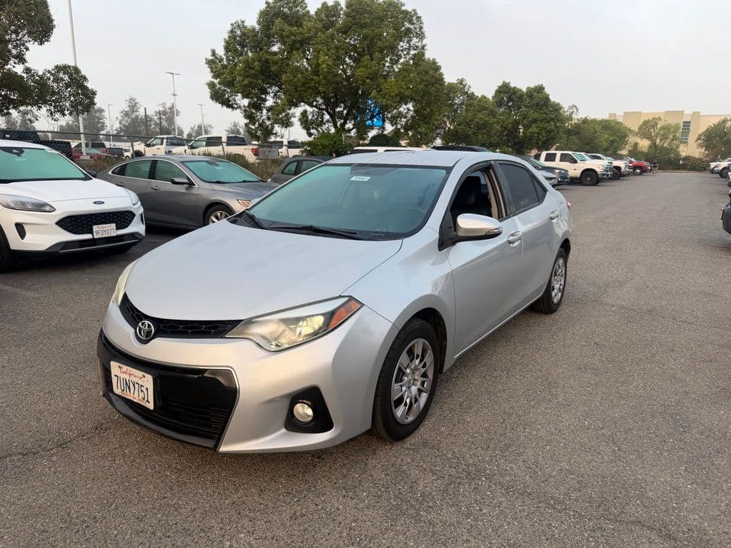 2015 Toyota Corolla S — photo 1 of 5