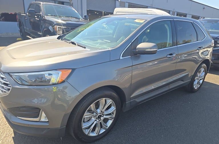 2023 Ford Edge Titanium — photo 1 of 7
