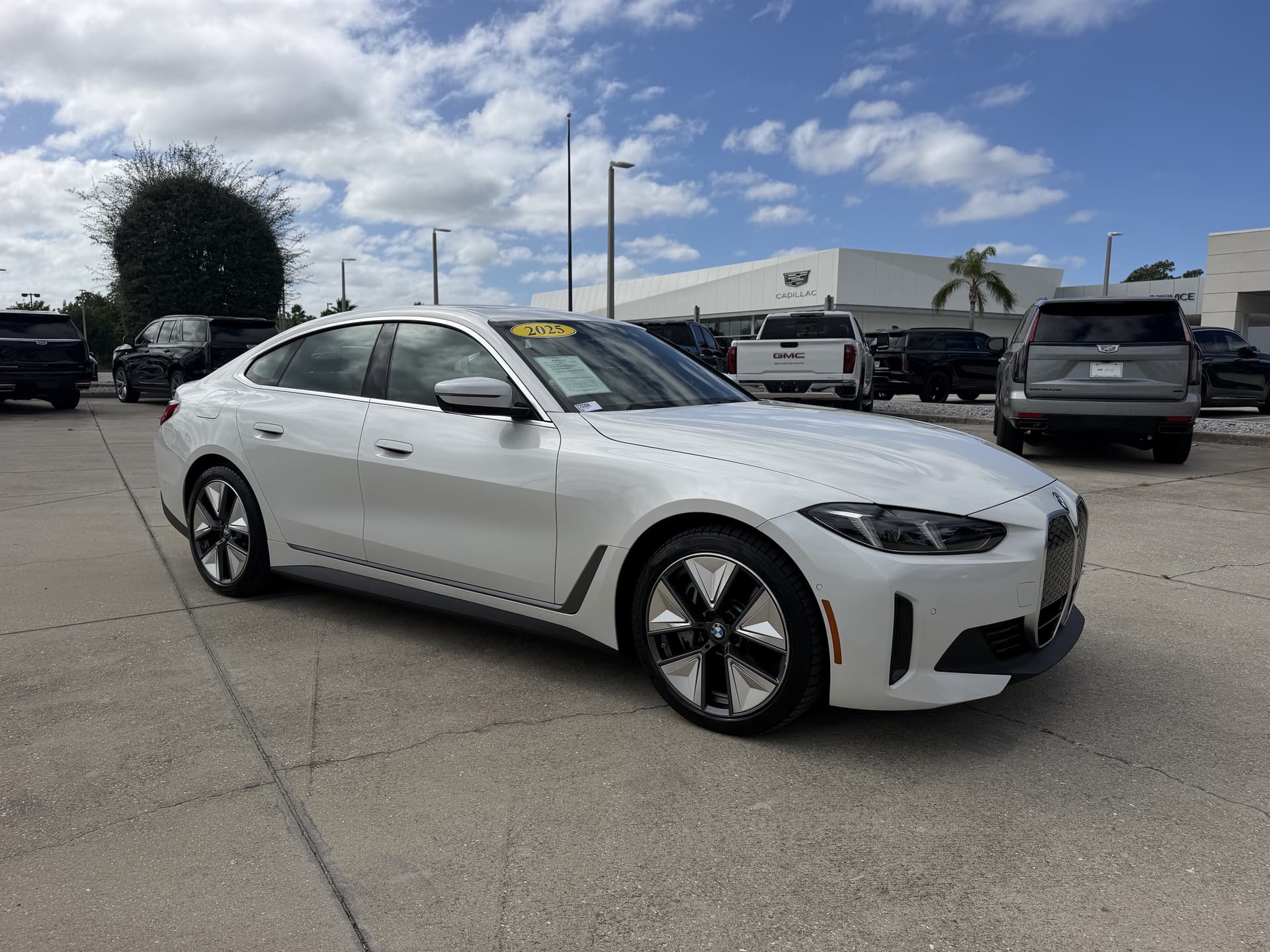 2025 BMW i4 eDrive40 — photo 1 of 35