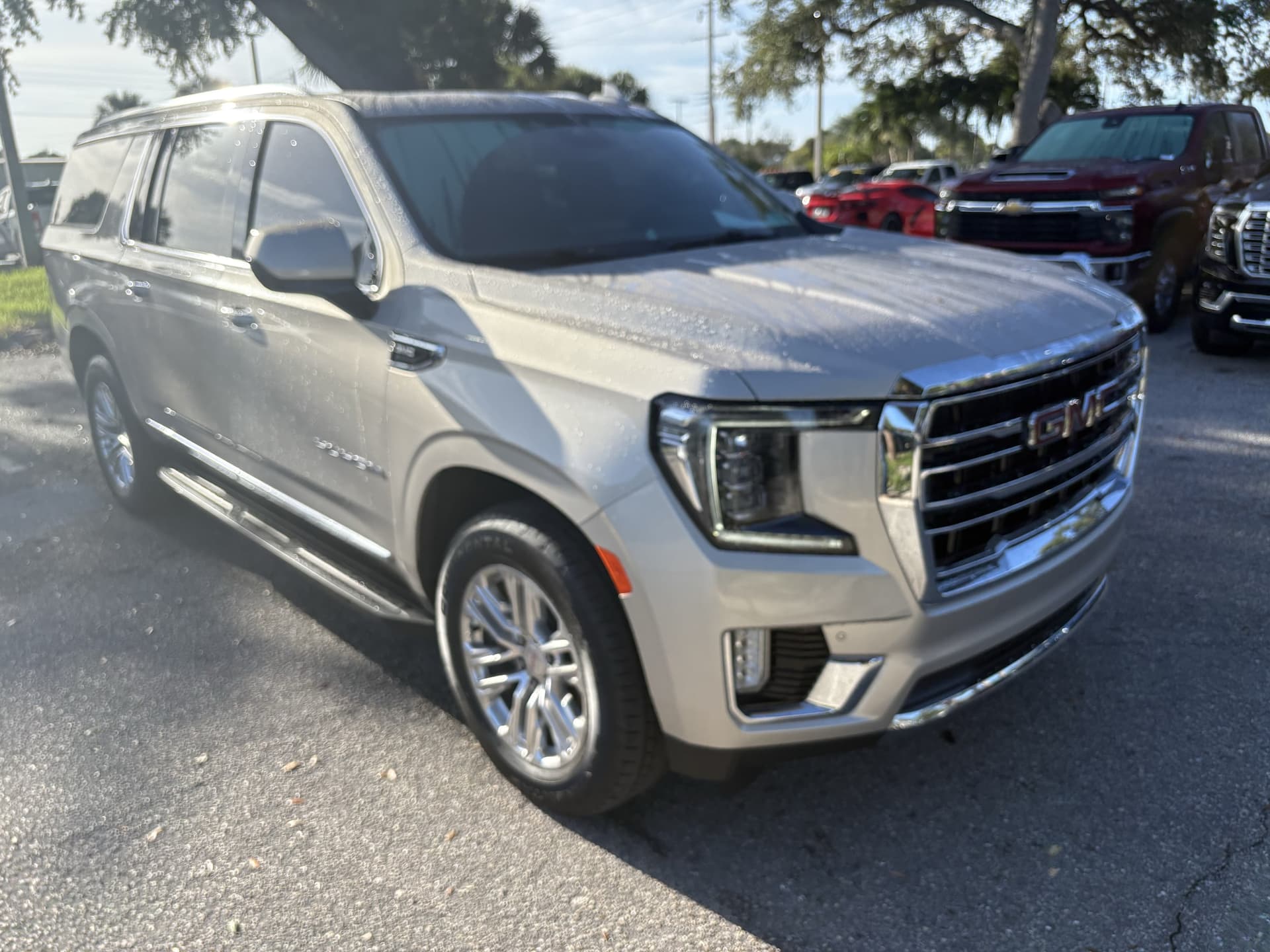 2023 GMC Yukon XL SLT — photo 1 of 12