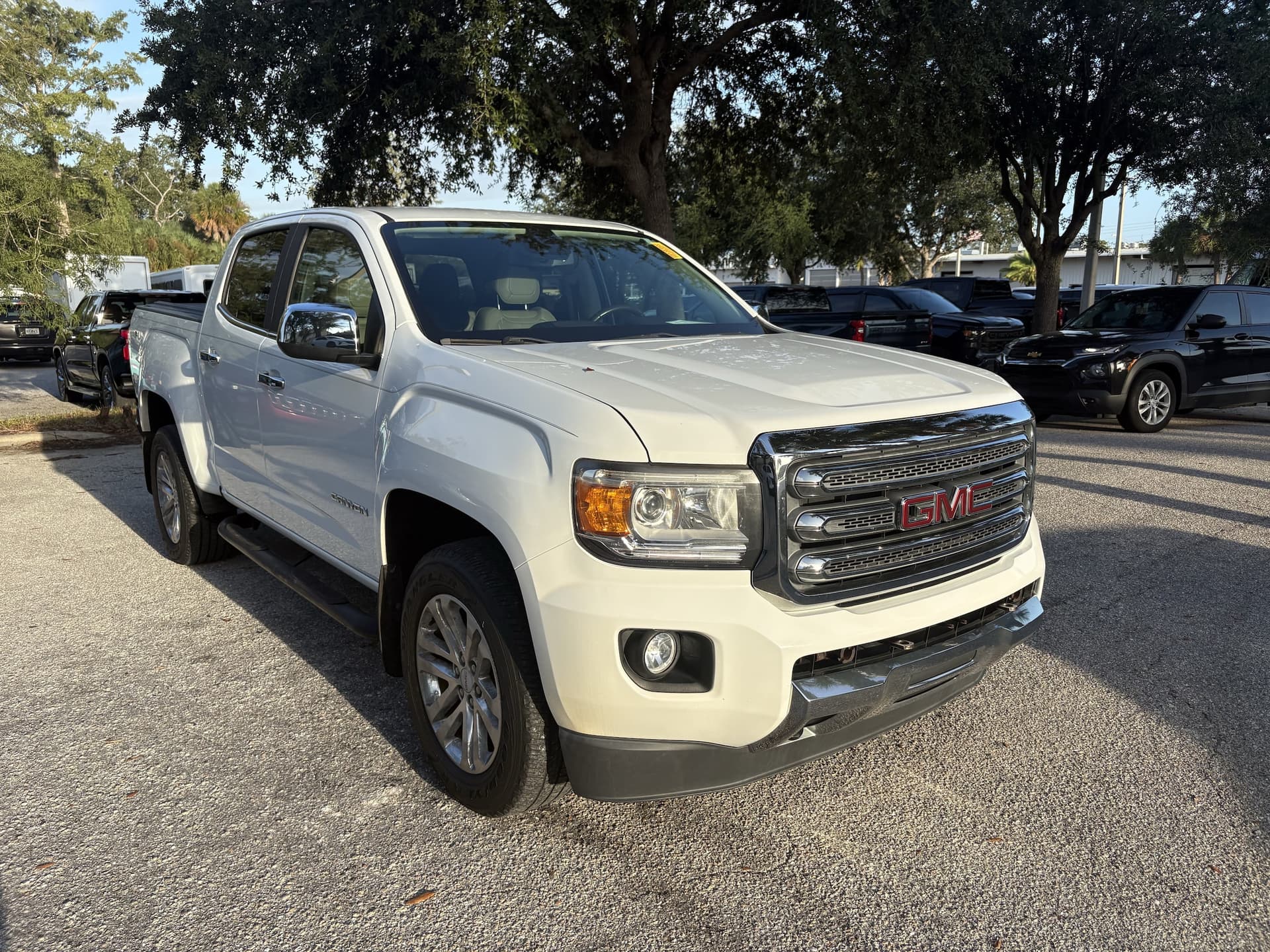2019 GMC Canyon 4WD SLT — photo 1 of 9