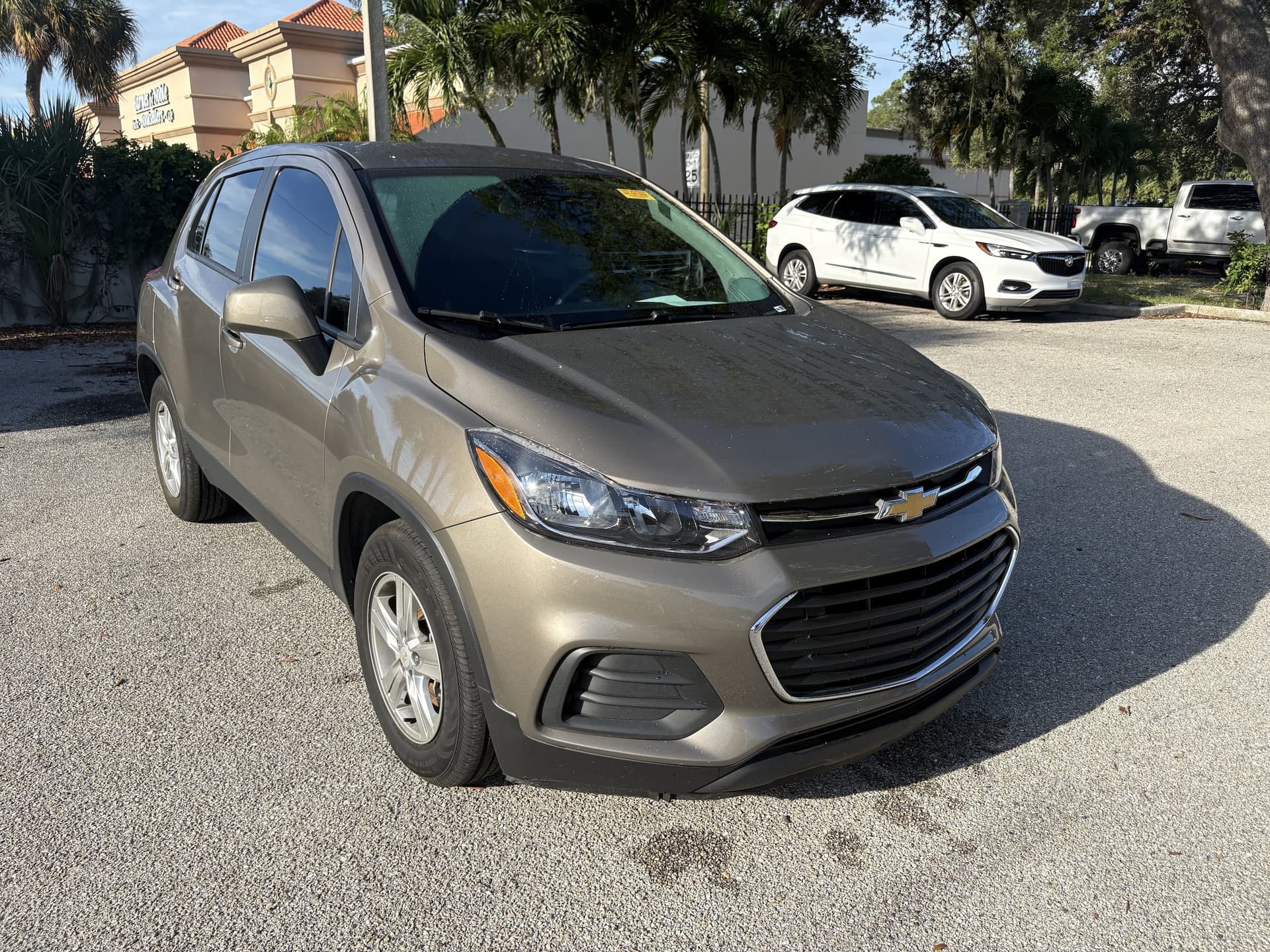2021 Chevrolet Trax LS — photo 1 of 10