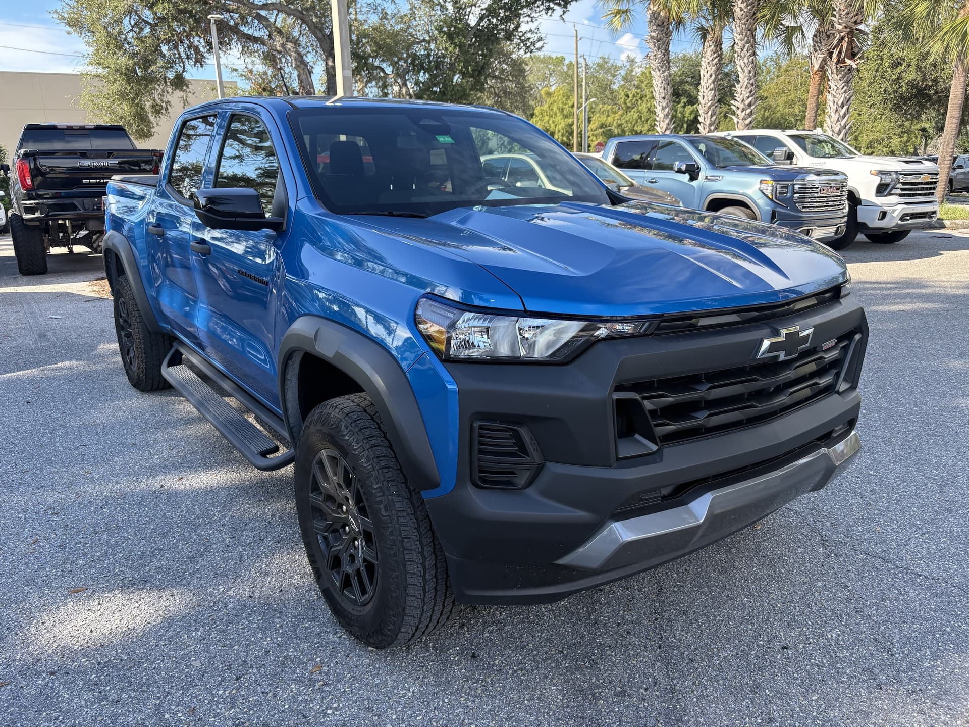 2024 Chevrolet Colorado 4WD Trail Boss — photo 1 of 11