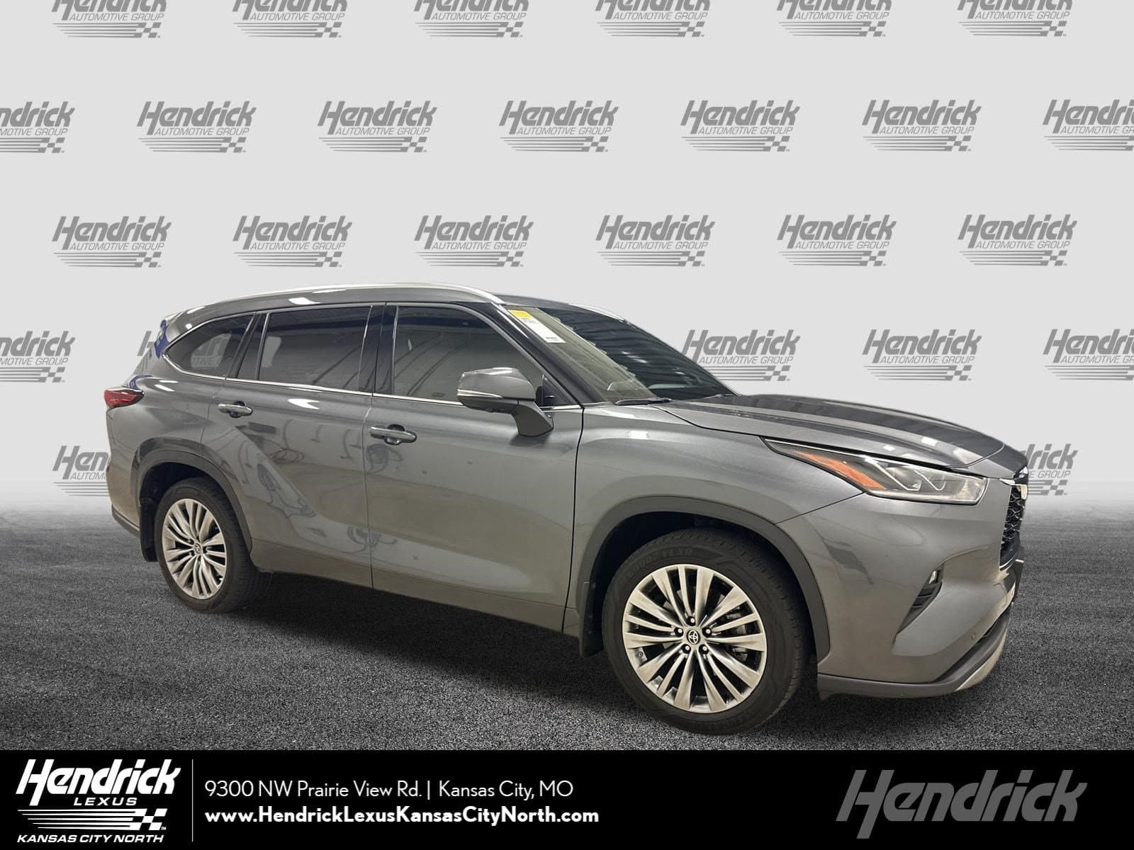2023 Toyota Highlander Platinum — photo 1 of 37