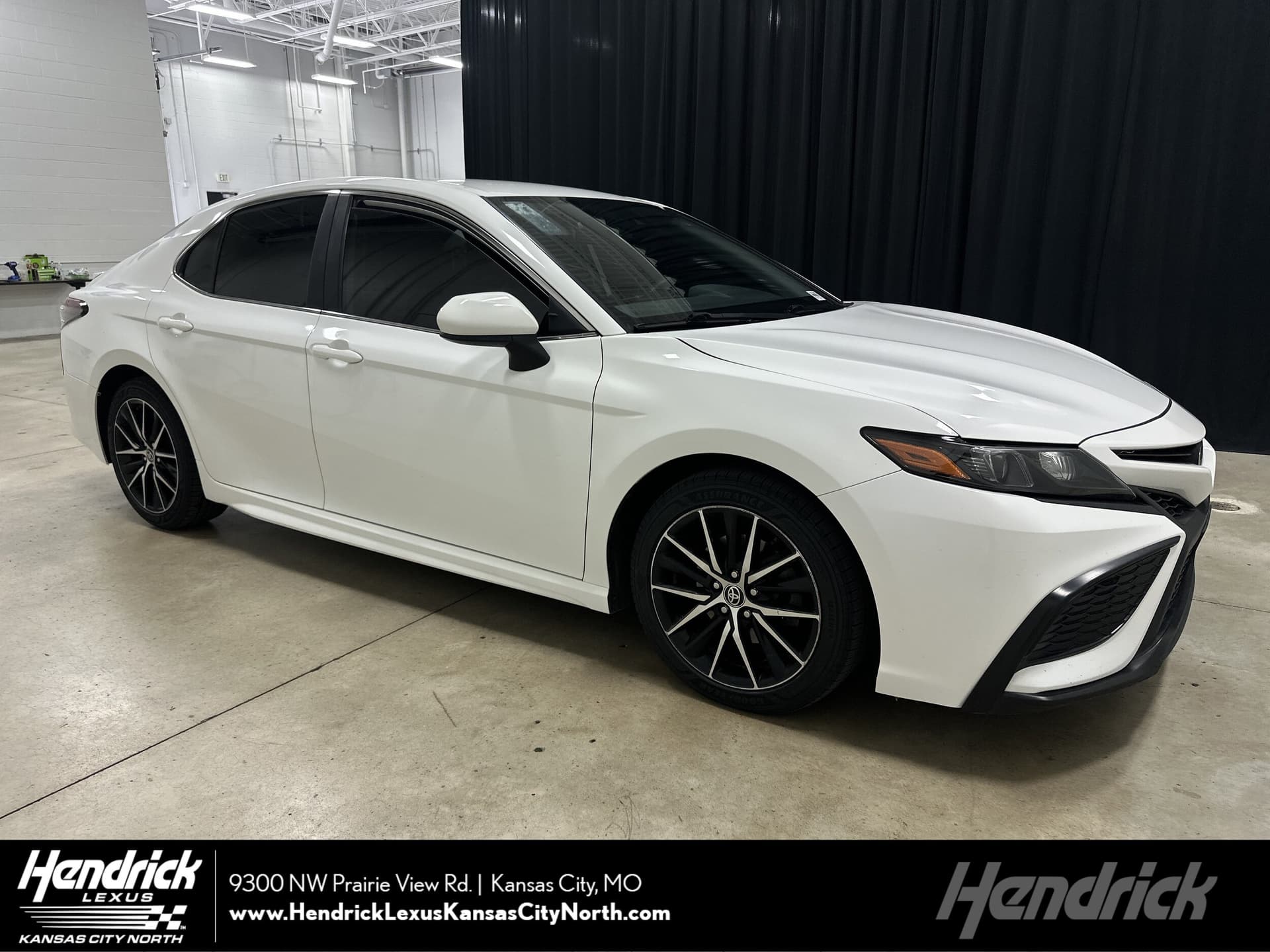 2021 Toyota Camry SE — photo 1 of 36