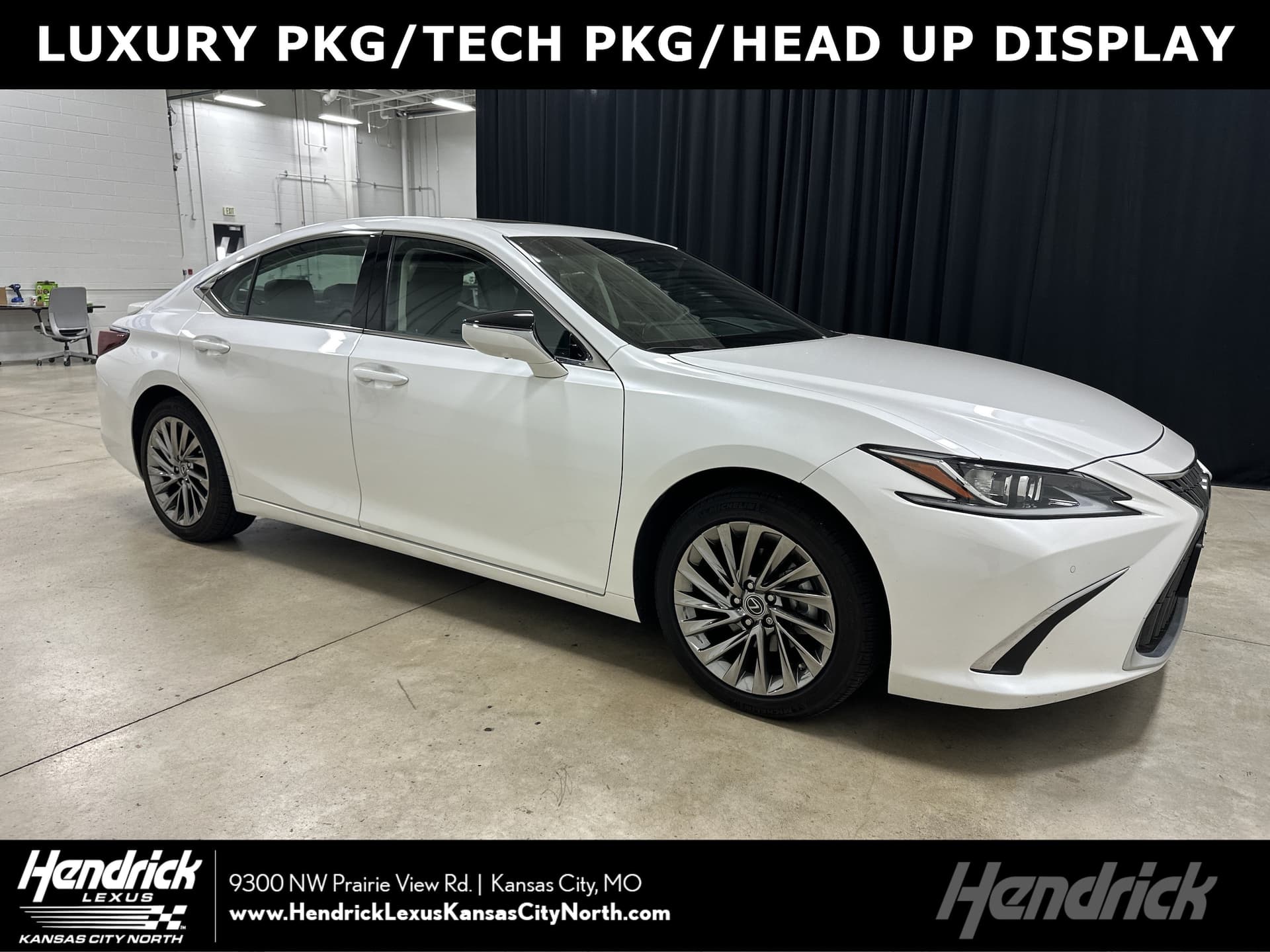 2025 Lexus ES ES 300h Luxury — photo 1 of 36