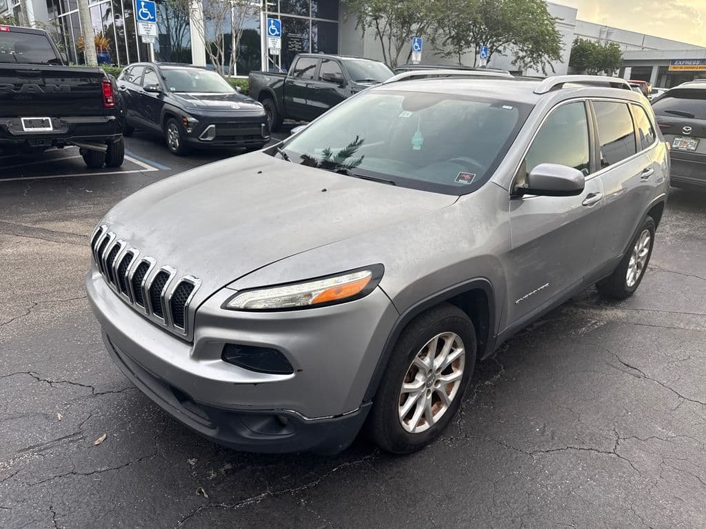 2016 Jeep Cherokee Latitude — photo 1 of 6