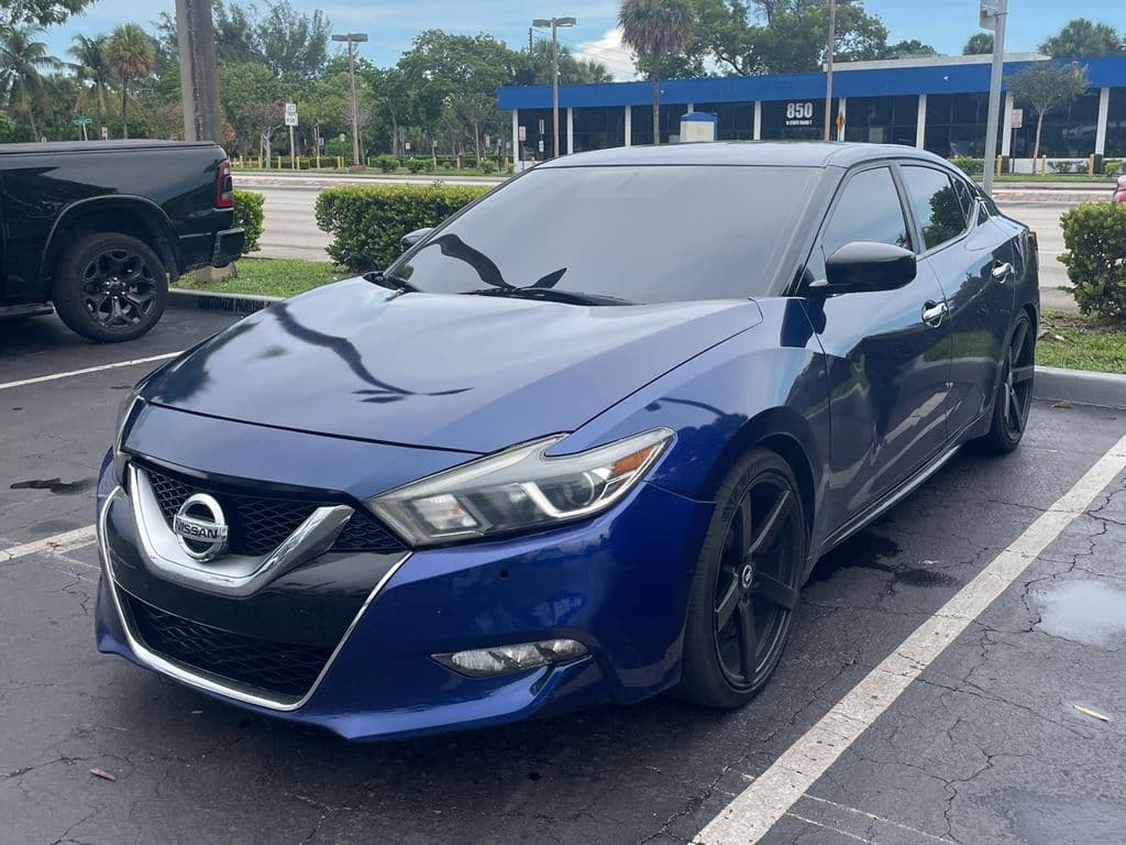 2017 Nissan Maxima Base — photo 1 of 4