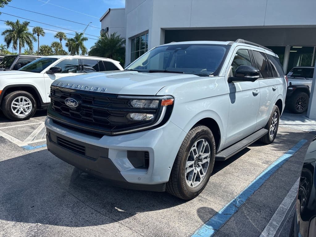 2025 Ford Expedition Active — photo 1 of 5