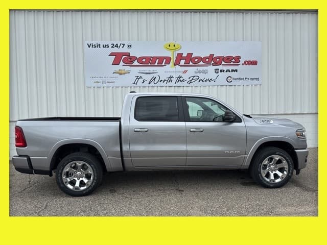 Foto de 2025 RAM 1500 BIG HORN CREW CAB 4X4 5'7 BOX