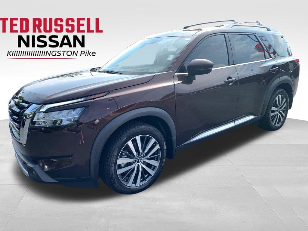 2022 Nissan Pathfinder Platinum — photo 1 of 30
