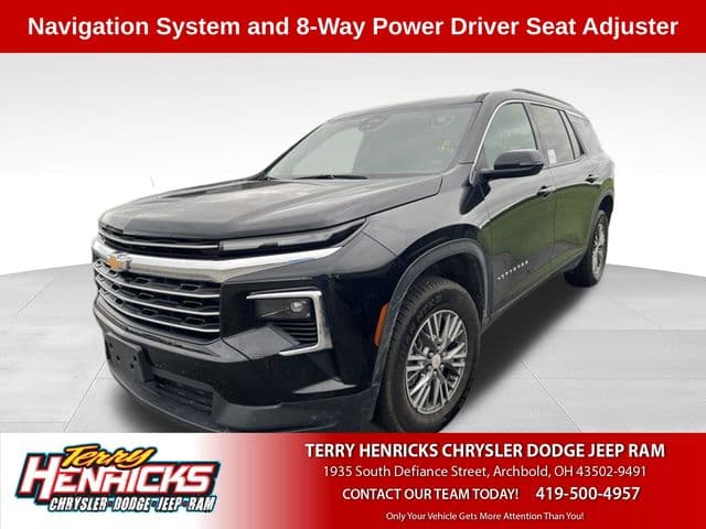 2025 Chevrolet Traverse AWD LT — photo 1 of 11