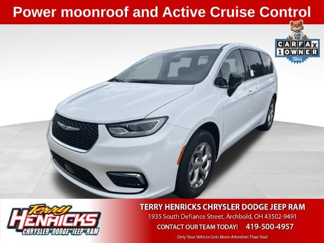2024 Chrysler Pacifica Limited — photo 1 of 11