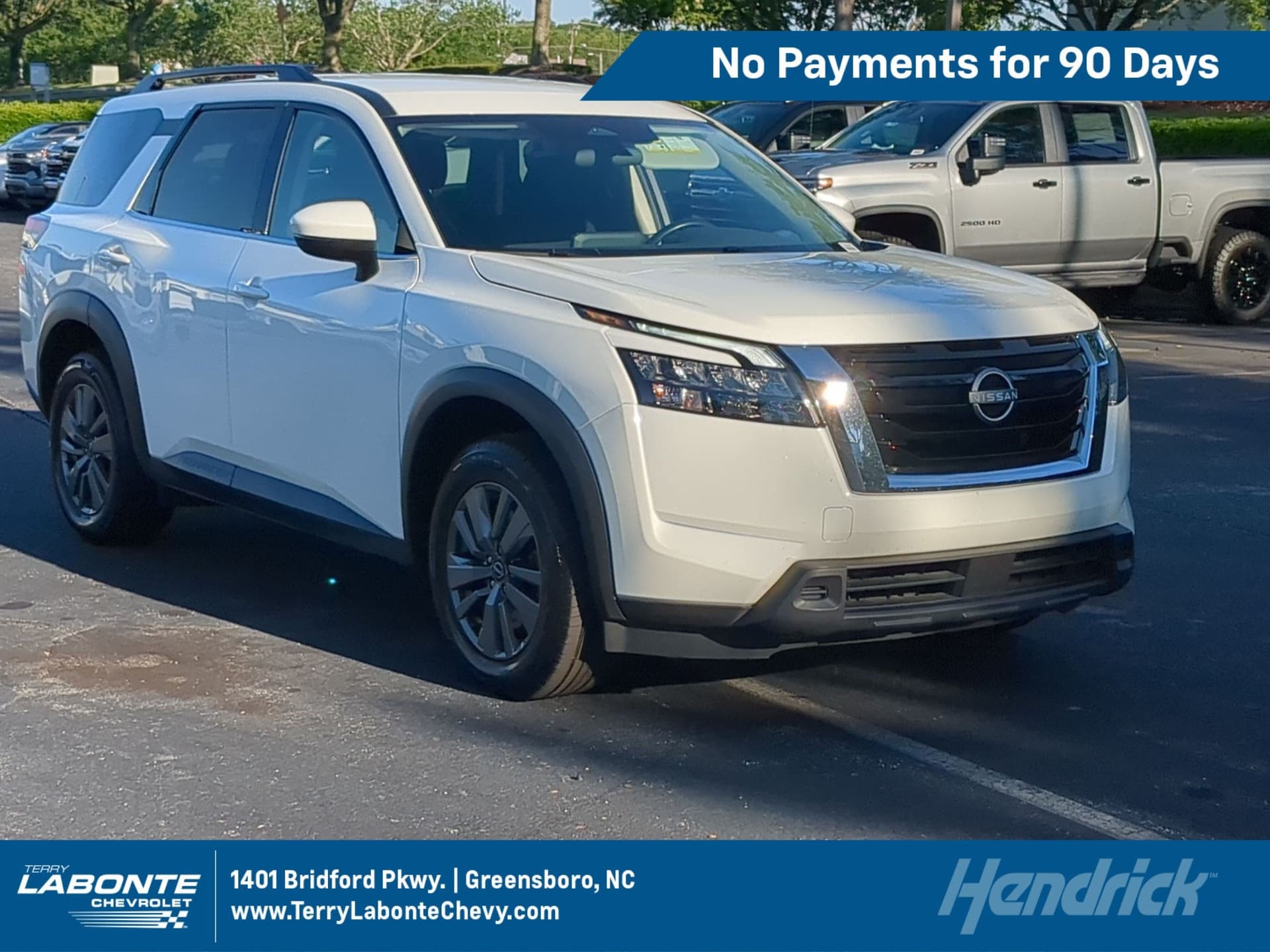 2025 Nissan Pathfinder SV — photo 1 of 35