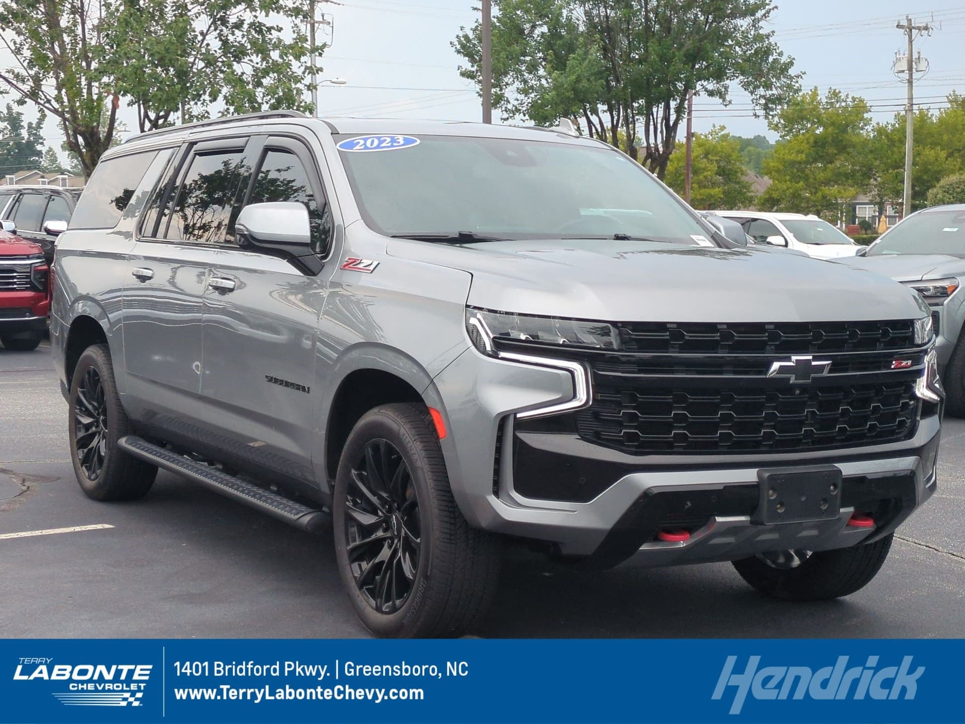 2023 Chevrolet Suburban Base — photo 1 of 36