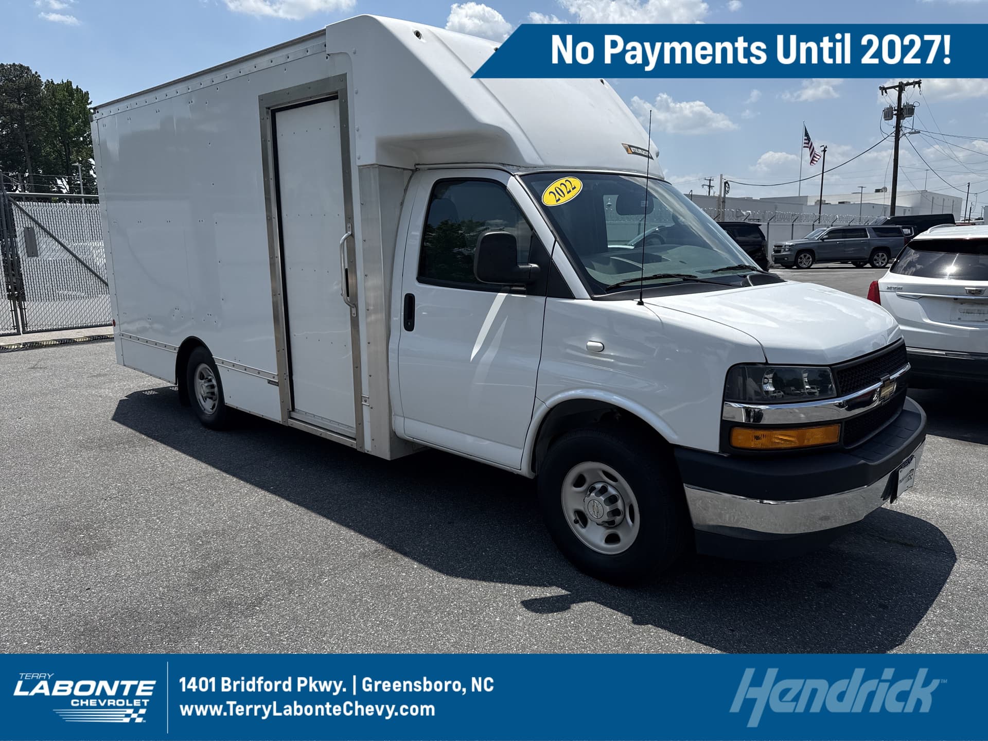 2022 Chevrolet Express Commercial Cutaway Base — photo 1 of 38