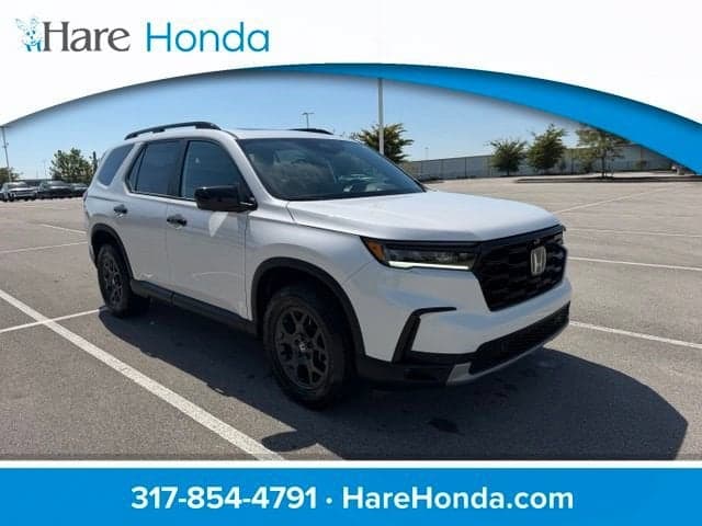 2025 Honda Pilot TrailSport — photo 1 of 36