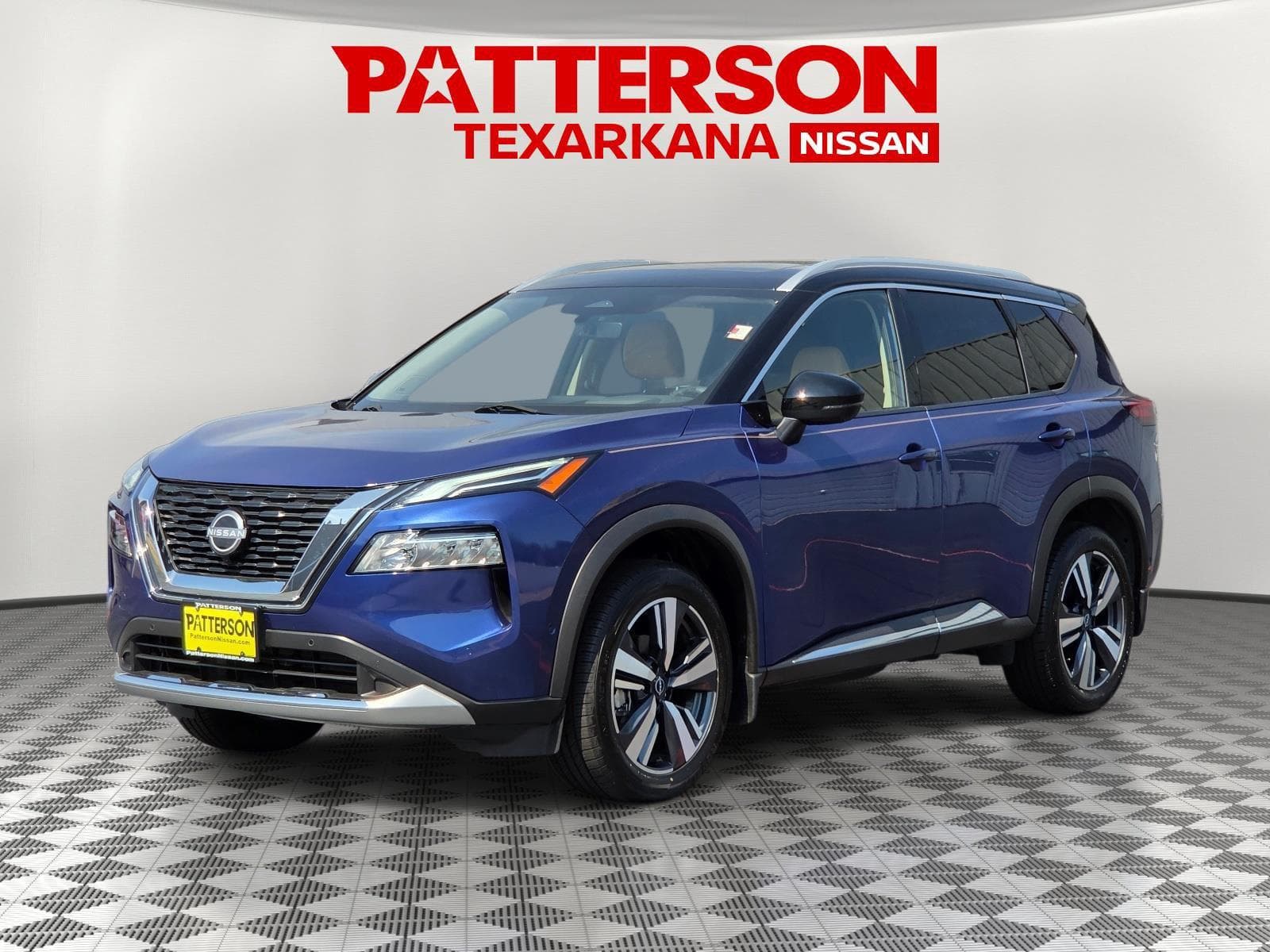 2023 Nissan Rogue Platinum — photo 1 of 37
