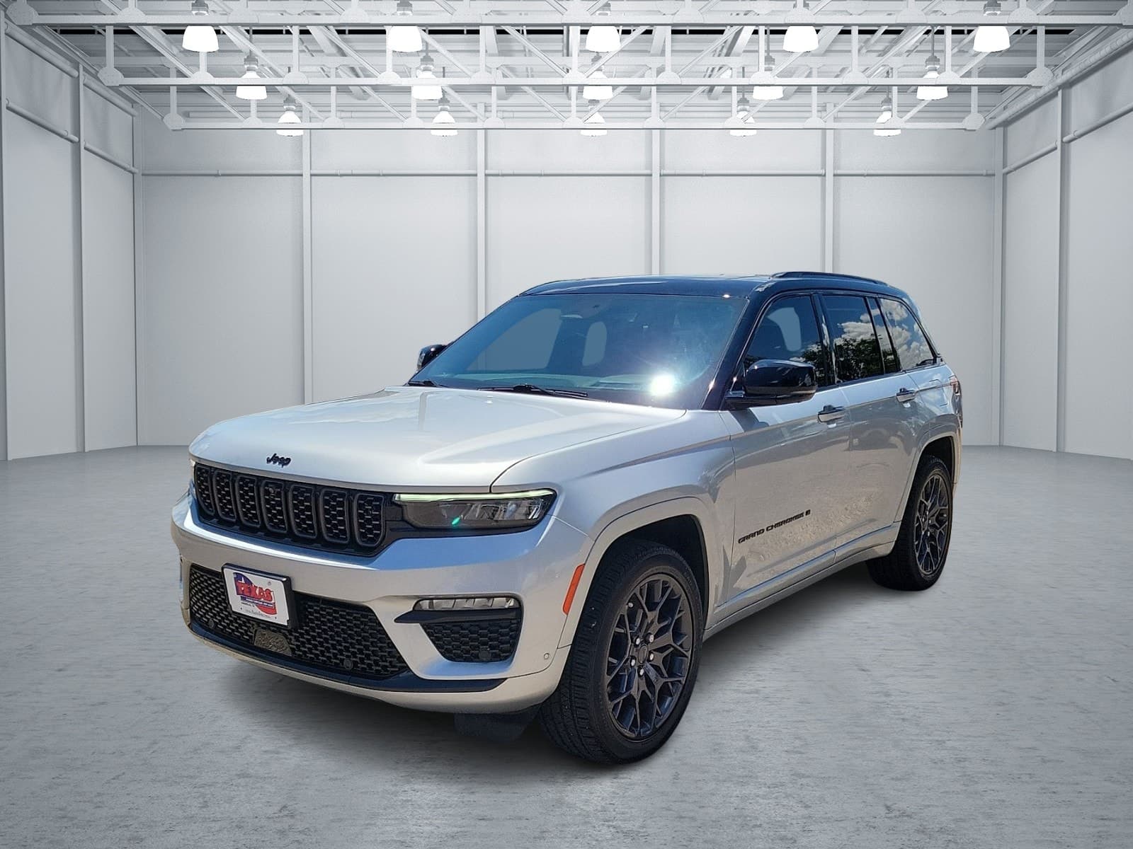 2025 Jeep Grand Cherokee Summit — photo 1 of 20