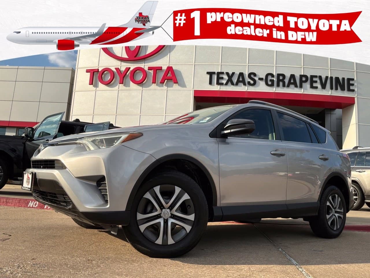 2017 Toyota RAV4 LE — photo 1 of 35
