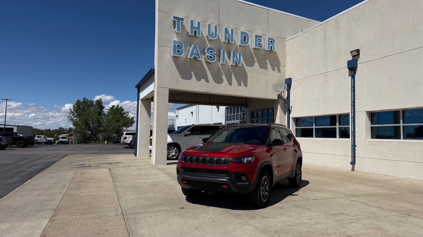 2025 Jeep Compass Trailhawk — photo 1 of 28