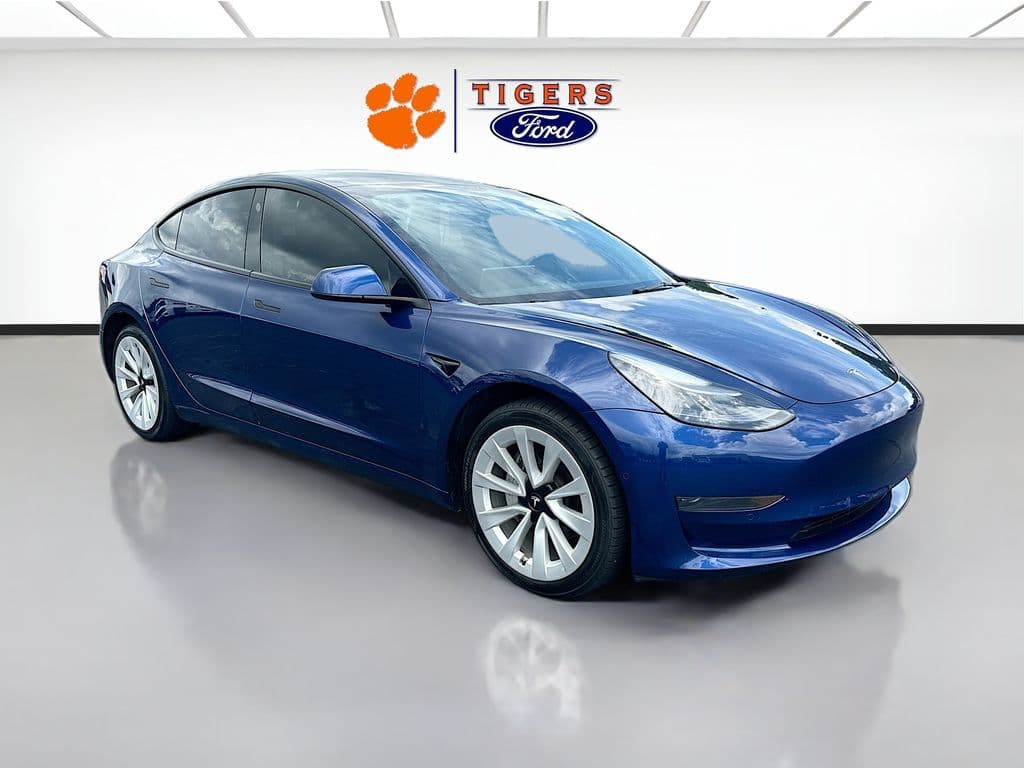 2022 Tesla Model 3 Base — photo 1 of 32