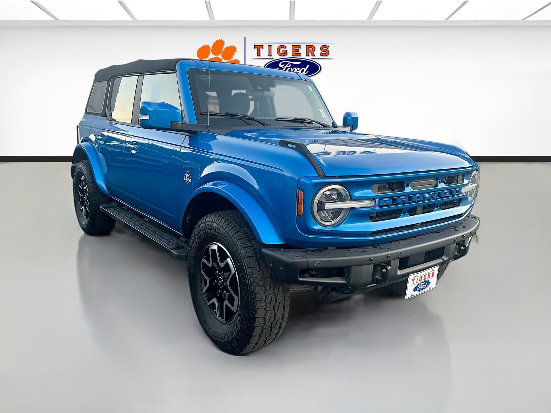 2022 Ford Bronco Outer Banks — photo 1 of 27