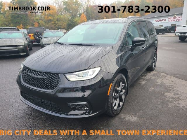 2026 Chrysler Pacifica Limited — photo 1 of 25