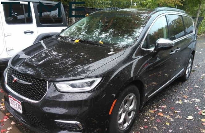 2023 Chrysler Pacifica Limited — photo 1 of 2