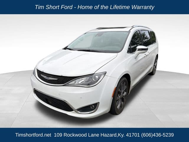 2018 Chrysler Pacifica Limited — photo 1 of 5